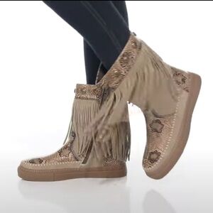 L'Artiste by Spring Step Fringely